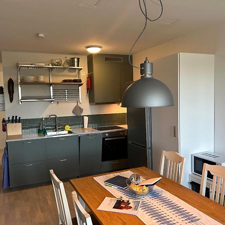 Newly Built Bright Apartment, Close To Everything If You Want To Visit Stockholm, You Will Find The Perfect Accommodation Here! Ferry Line 80 Makes It Very Convenient And Easy To Get To The City Center Nacka Eksteriør bilde