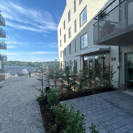Newly Built Bright Apartment, Close To Everything If You Want To Visit Stockholm, You Will Find The Perfect Accommodation Here! Ferry Line 80 Makes It Very Convenient And Easy To Get To The City Center Nacka Eksteriør bilde