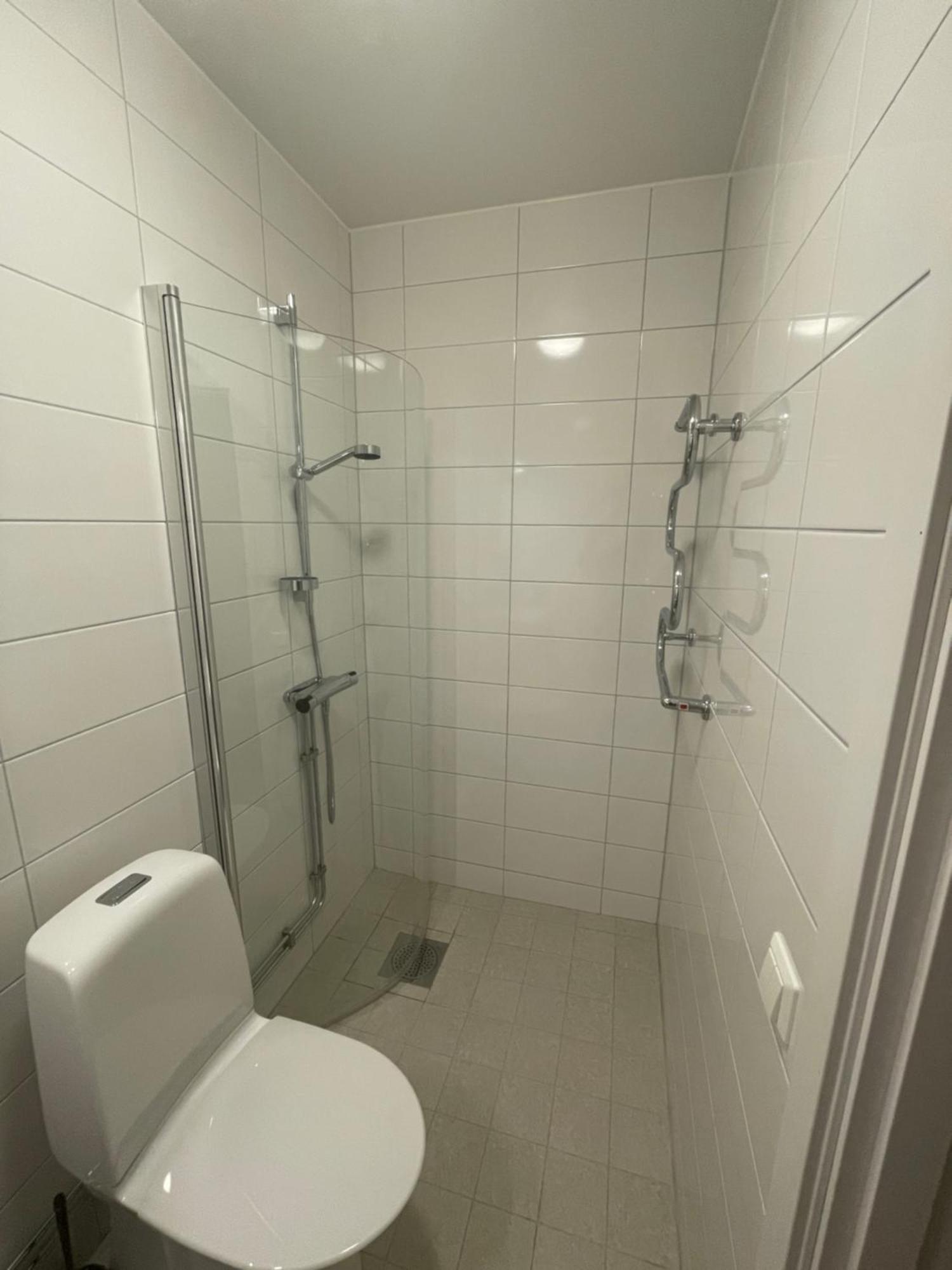 Newly Built Bright Apartment, Close To Everything If You Want To Visit Stockholm, You Will Find The Perfect Accommodation Here! Ferry Line 80 Makes It Very Convenient And Easy To Get To The City Center Nacka Eksteriør bilde