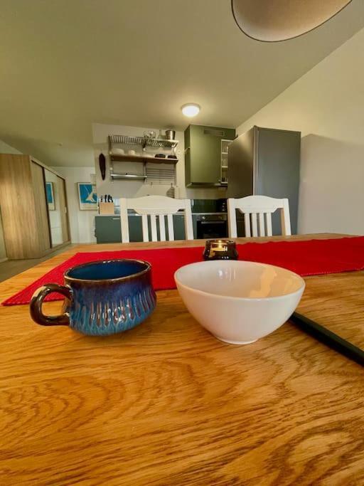 Newly Built Bright Apartment, Close To Everything If You Want To Visit Stockholm, You Will Find The Perfect Accommodation Here! Ferry Line 80 Makes It Very Convenient And Easy To Get To The City Center Nacka Eksteriør bilde