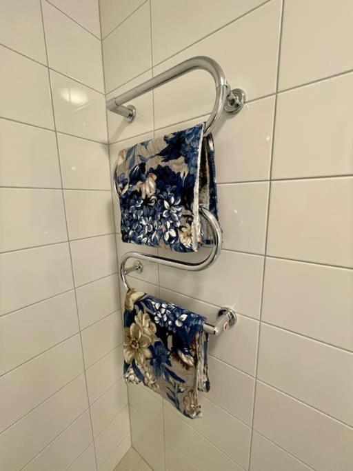 Newly Built Bright Apartment, Close To Everything If You Want To Visit Stockholm, You Will Find The Perfect Accommodation Here! Ferry Line 80 Makes It Very Convenient And Easy To Get To The City Center Nacka Eksteriør bilde