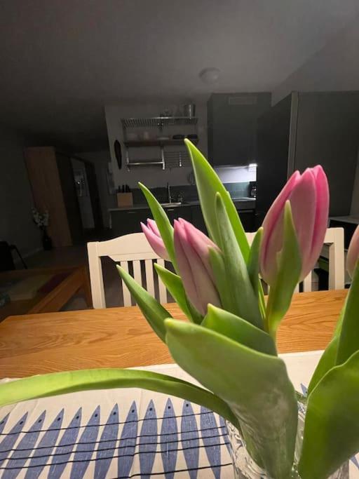 Newly Built Bright Apartment, Close To Everything If You Want To Visit Stockholm, You Will Find The Perfect Accommodation Here! Ferry Line 80 Makes It Very Convenient And Easy To Get To The City Center Nacka Eksteriør bilde