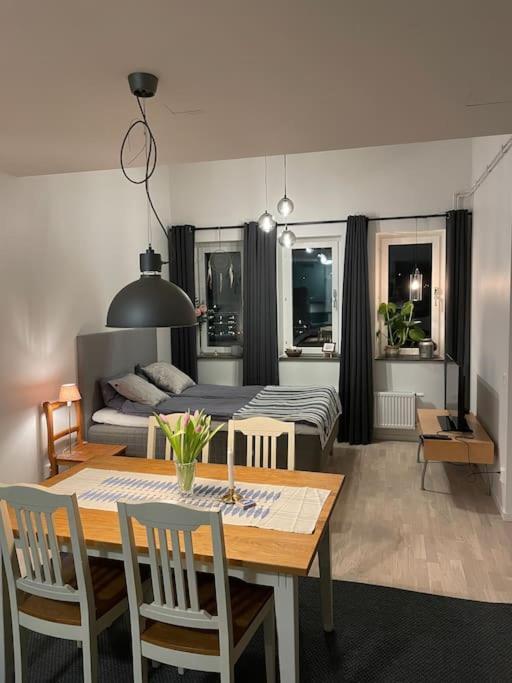 Newly Built Bright Apartment, Close To Everything If You Want To Visit Stockholm, You Will Find The Perfect Accommodation Here! Ferry Line 80 Makes It Very Convenient And Easy To Get To The City Center Nacka Eksteriør bilde