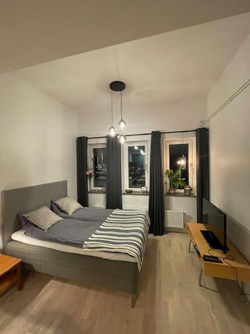 Newly Built Bright Apartment, Close To Everything If You Want To Visit Stockholm, You Will Find The Perfect Accommodation Here! Ferry Line 80 Makes It Very Convenient And Easy To Get To The City Center Nacka Eksteriør bilde