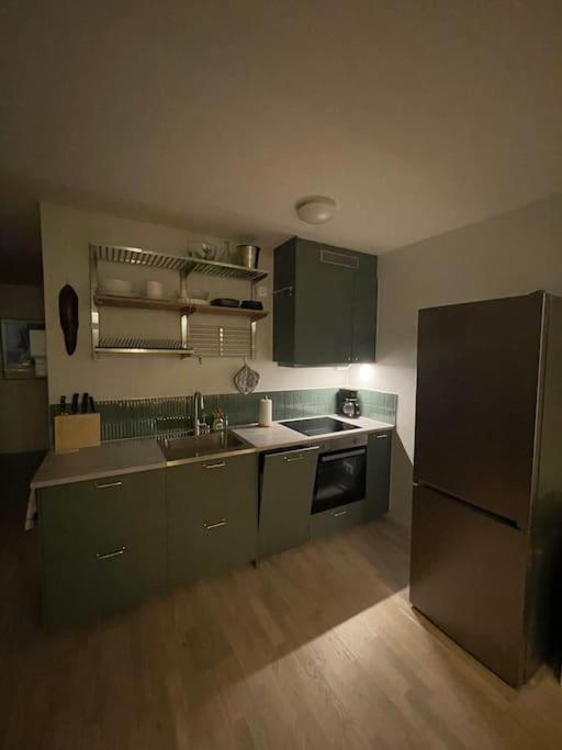 Newly Built Bright Apartment, Close To Everything If You Want To Visit Stockholm, You Will Find The Perfect Accommodation Here! Ferry Line 80 Makes It Very Convenient And Easy To Get To The City Center Nacka Eksteriør bilde