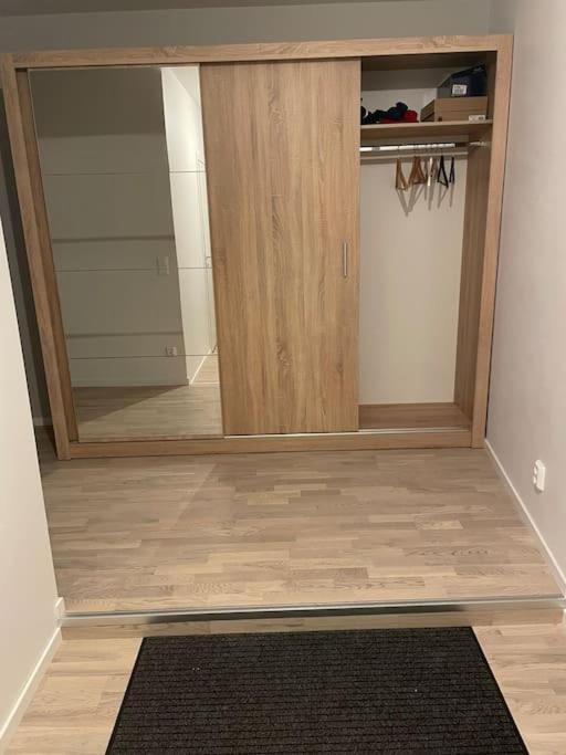 Newly Built Bright Apartment, Close To Everything If You Want To Visit Stockholm, You Will Find The Perfect Accommodation Here! Ferry Line 80 Makes It Very Convenient And Easy To Get To The City Center Nacka Eksteriør bilde