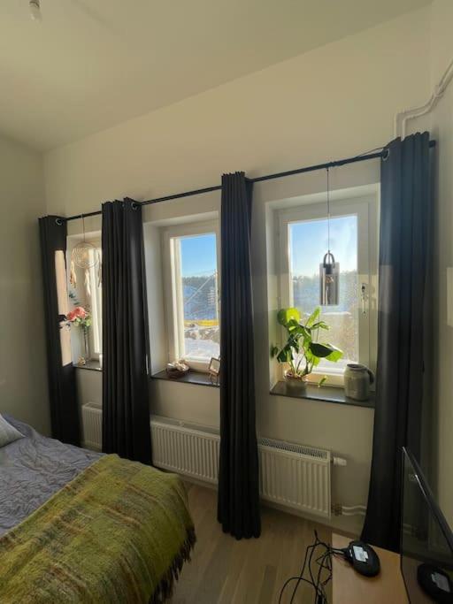 Newly Built Bright Apartment, Close To Everything If You Want To Visit Stockholm, You Will Find The Perfect Accommodation Here! Ferry Line 80 Makes It Very Convenient And Easy To Get To The City Center Nacka Eksteriør bilde