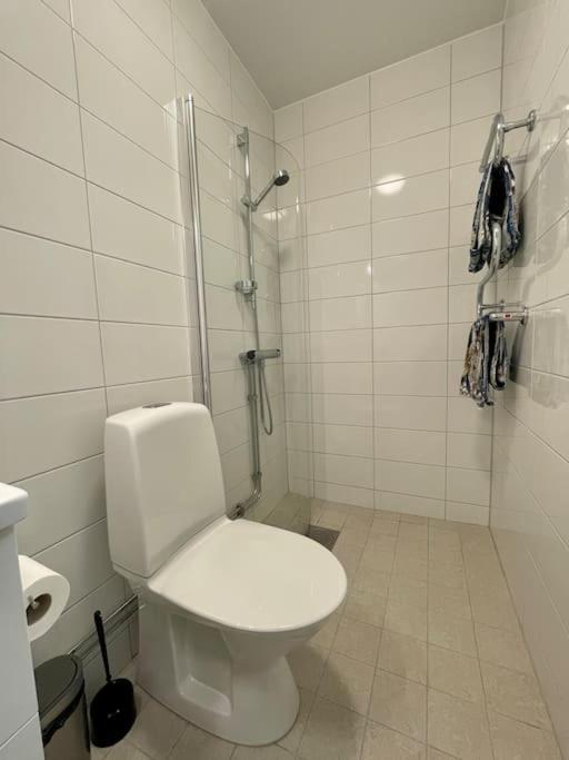 Newly Built Bright Apartment, Close To Everything If You Want To Visit Stockholm, You Will Find The Perfect Accommodation Here! Ferry Line 80 Makes It Very Convenient And Easy To Get To The City Center Nacka Eksteriør bilde