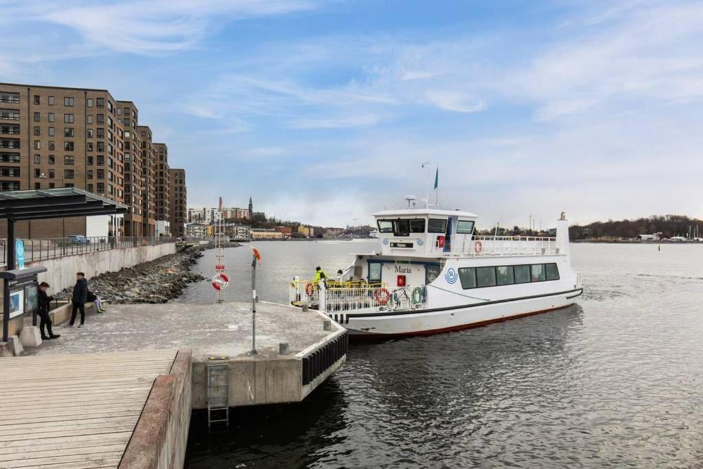 Newly Built Bright Apartment, Close To Everything If You Want To Visit Stockholm, You Will Find The Perfect Accommodation Here! Ferry Line 80 Makes It Very Convenient And Easy To Get To The City Center Nacka Eksteriør bilde