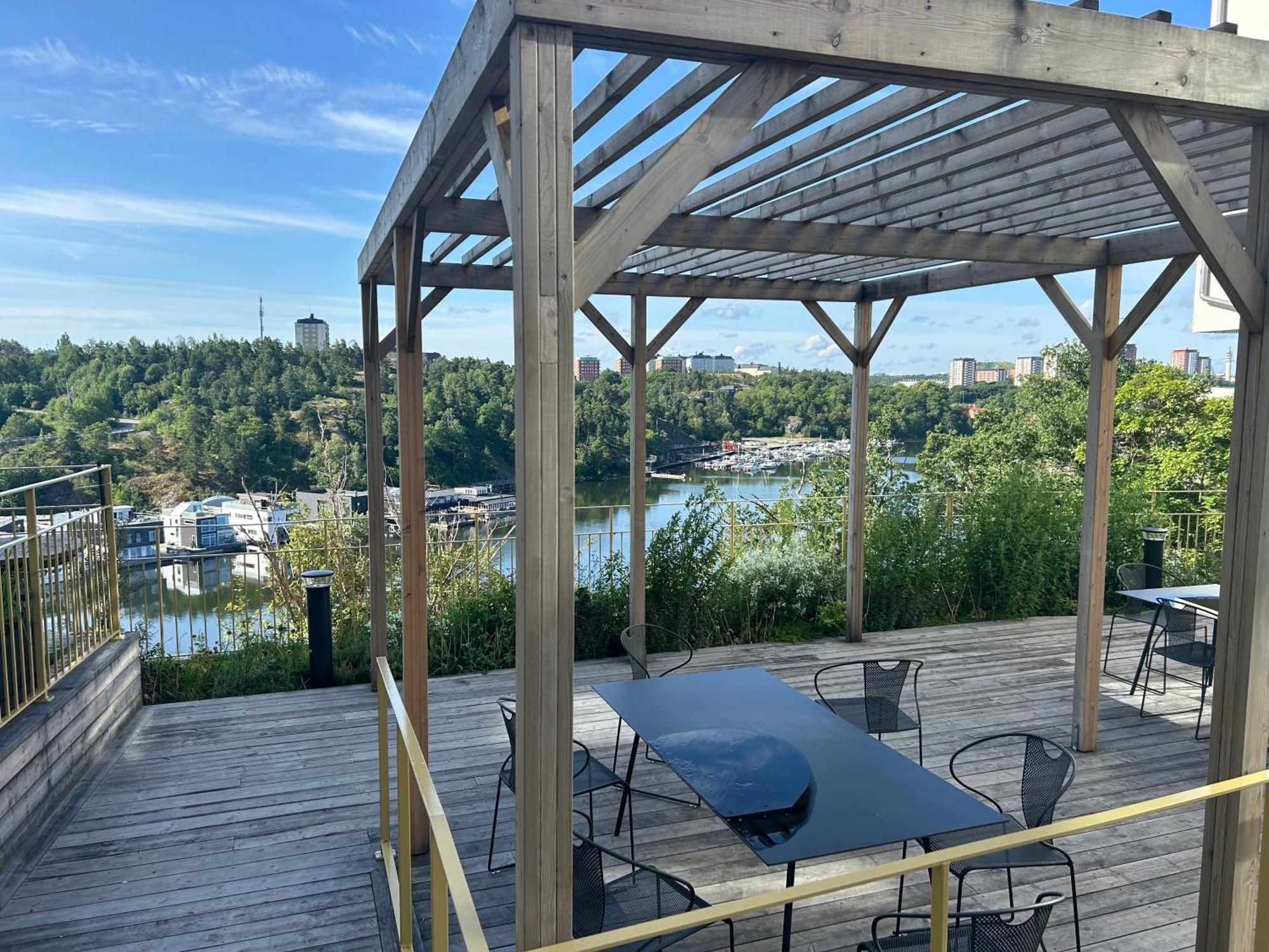 Newly Built Bright Apartment, Close To Everything If You Want To Visit Stockholm, You Will Find The Perfect Accommodation Here! Ferry Line 80 Makes It Very Convenient And Easy To Get To The City Center Nacka Eksteriør bilde